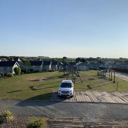 Bayside At The Bay Filey, Sleeps 10 In 4 Bedrooms, Pet-free
