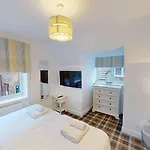 Bayside At The Bay Filey, Sleeps 10 In 4 Bedrooms, Pet-free *