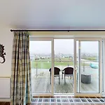 Bayside At The Bay Filey, Sleeps 10 In 4 Bedrooms, Pet-free Holiday home *