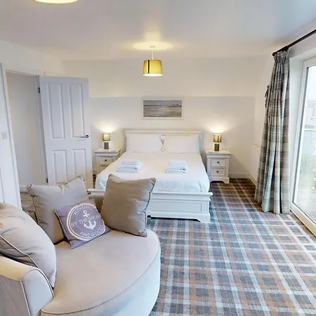 펜션 Bayside At The Bay Filey, Sleeps 10 In 4 Bedrooms, Pet-free 파일리