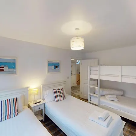 Bayside At The Bay Filey, Sleeps 10 In 4 Bedrooms, Pet-free Filey